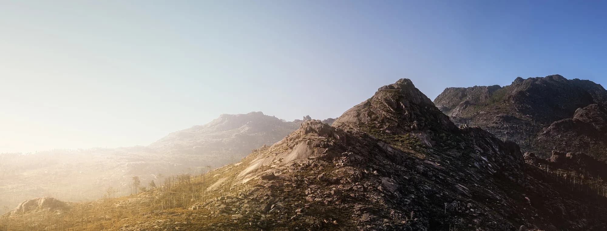 Monte Pindo sobre la ría, junto a la carretera AC-550 de la Costa da Morte