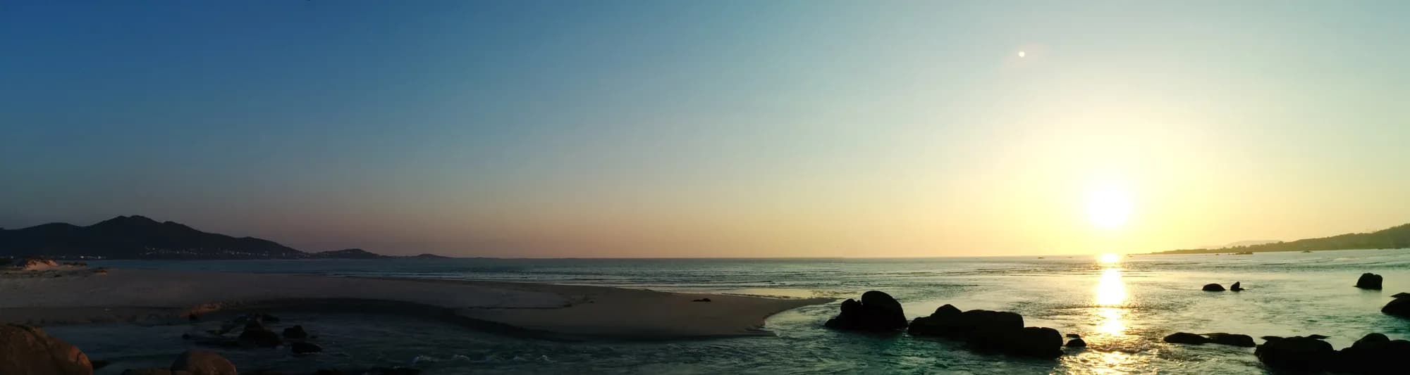 Praia de Carnota al atardecer, el arenal más largo de Galicia
